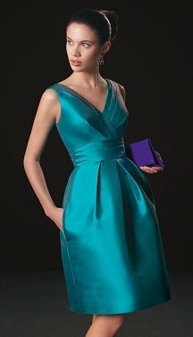 1.099 ideas encontradas en Manualidades. Si usas un vestido como patrón, usa el contorno que trazaste de la mitad del vestido, el que dibujaste después de haberlo doblado por la mitad y colocado a lo largo del borde doblado. Corta a lo largo de esta línea, y desdobla la tela para tener la parte completa del frente de tu vestido.